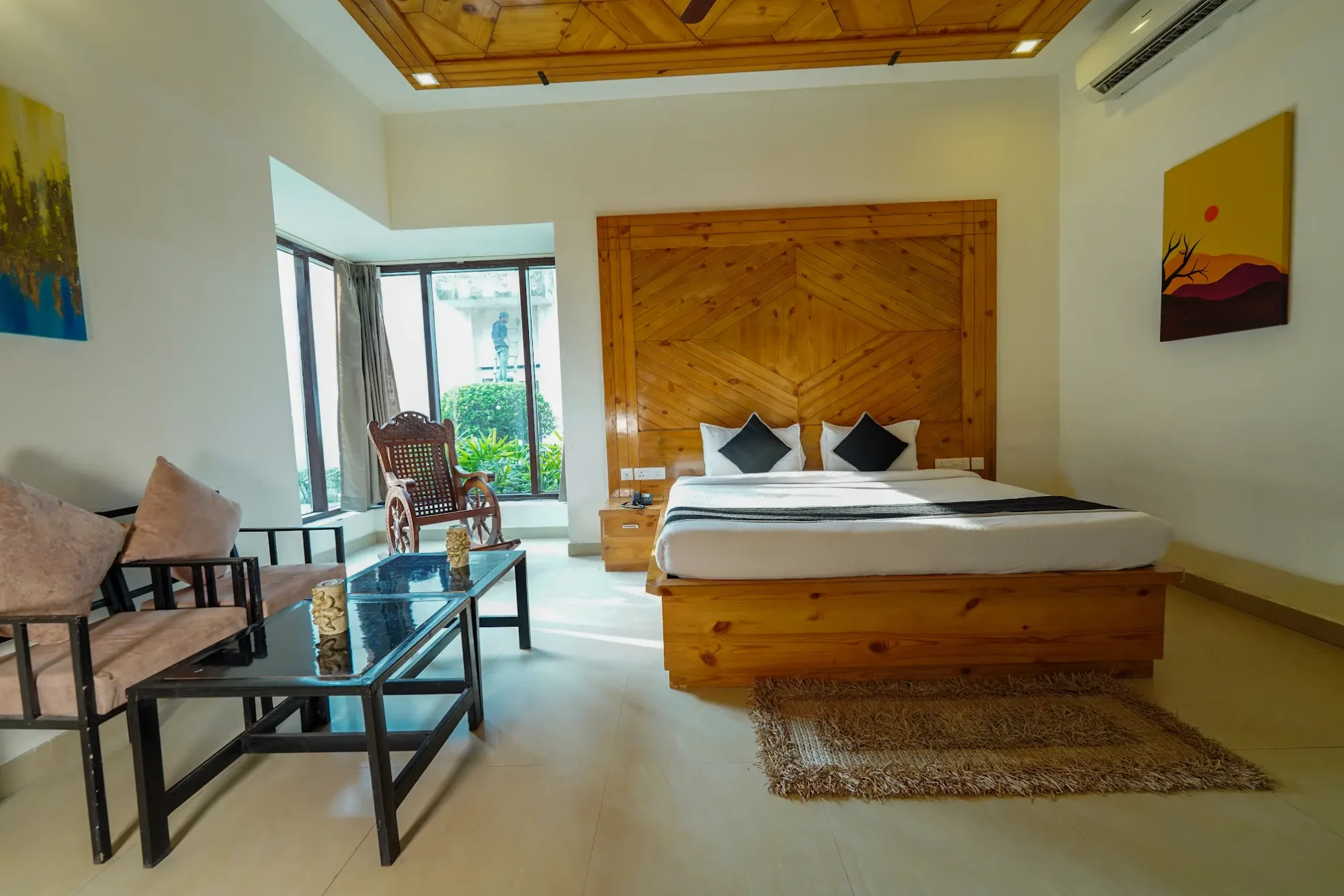 Guest bedroom opening onto the garden