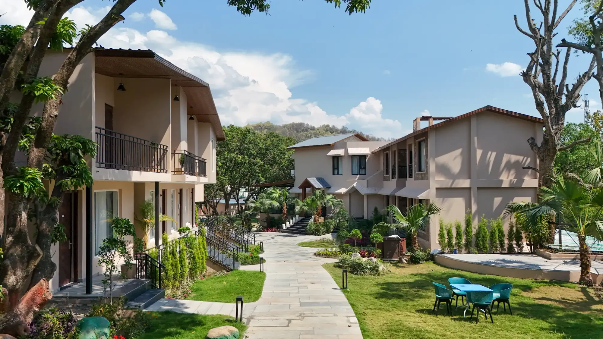 Garden paths between the guest buildings